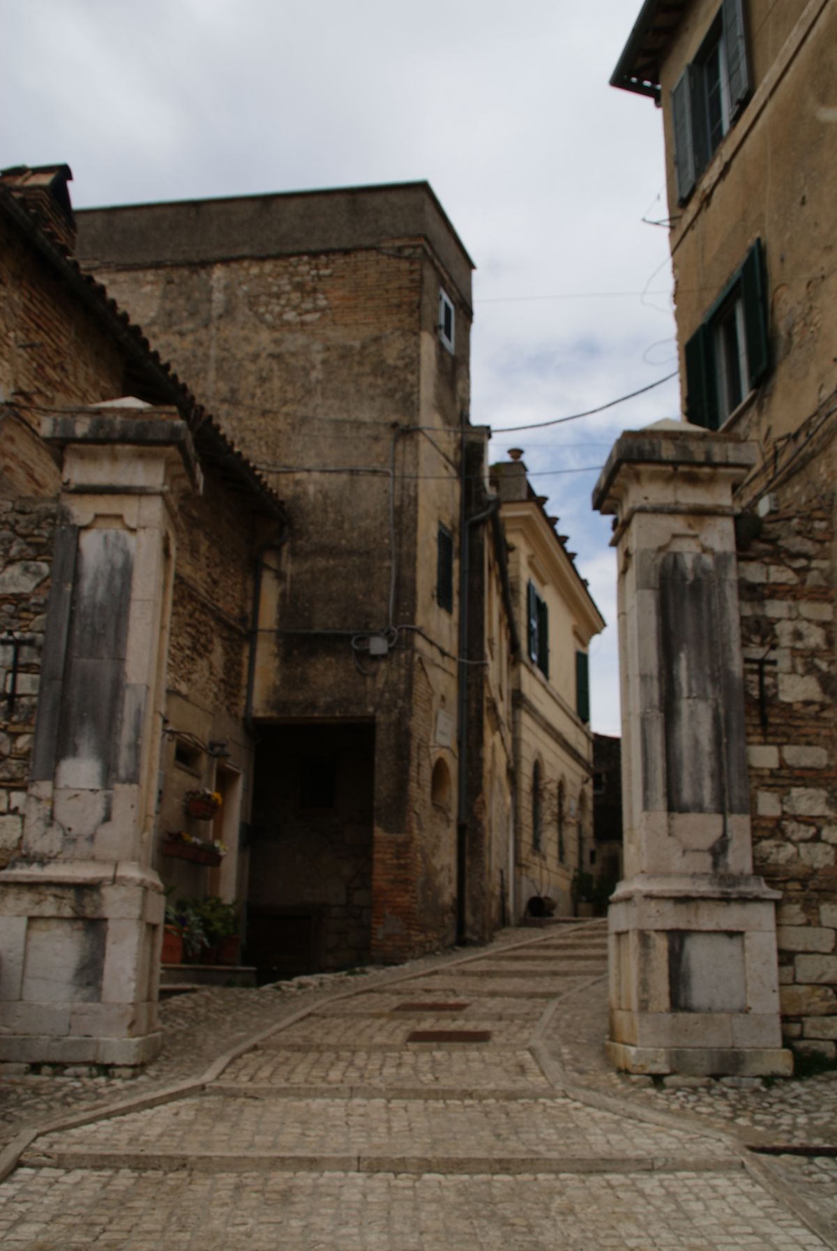 Straat in dorp, in Lazio. Maart 2012