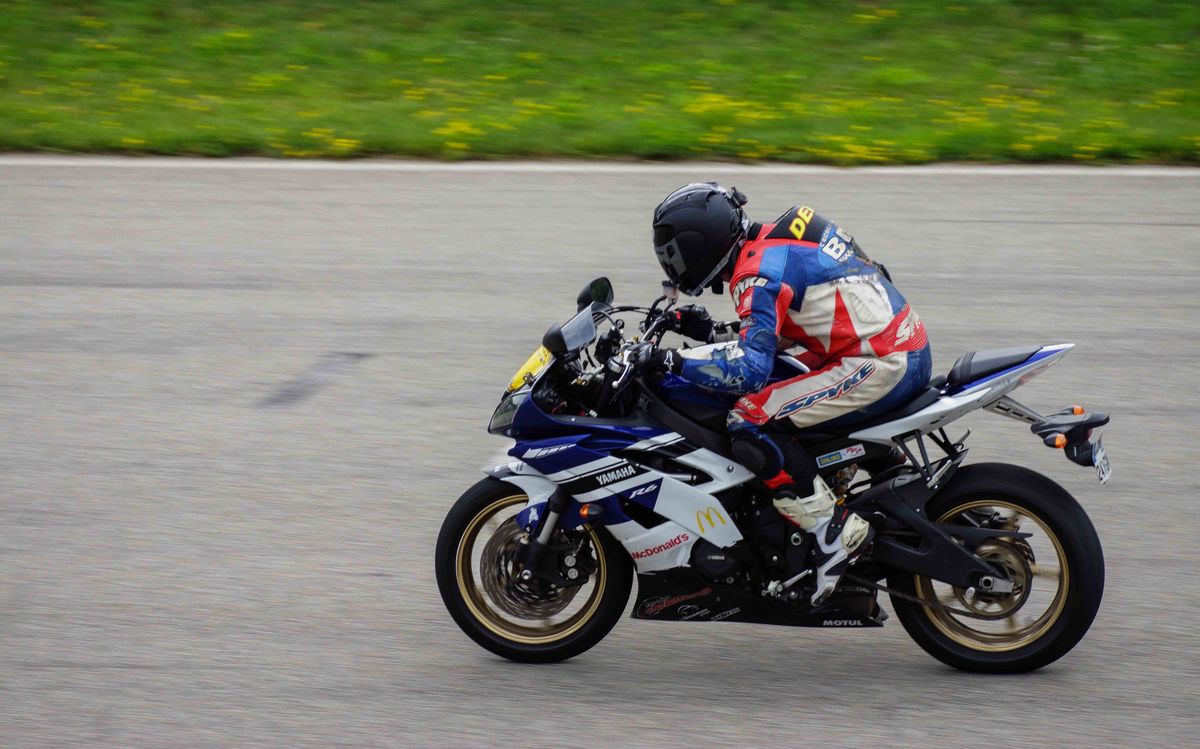 moto sur circuit d'Ales