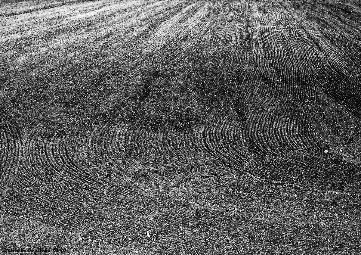 ..durch Licht, Schatten und Verdichtungen der Konturen ergibt es eine Menge Spannung.