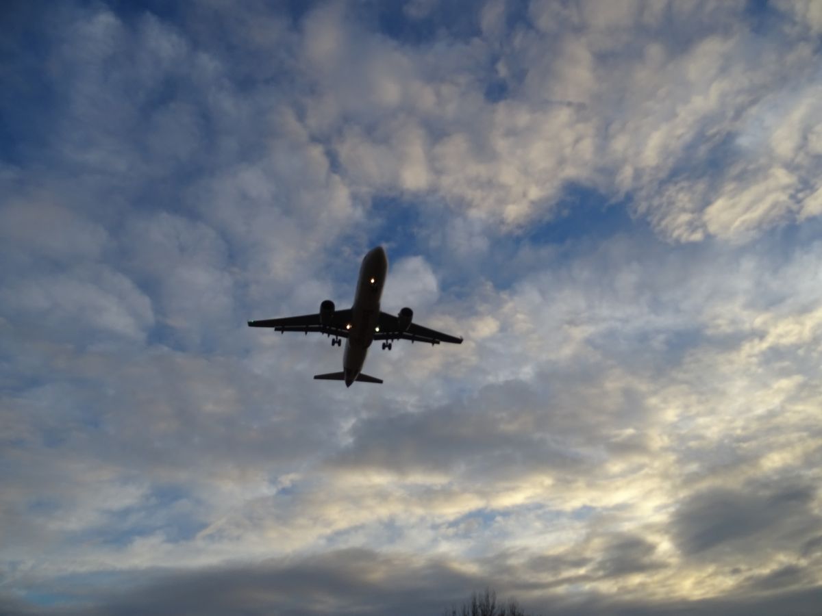 Bajo el avión