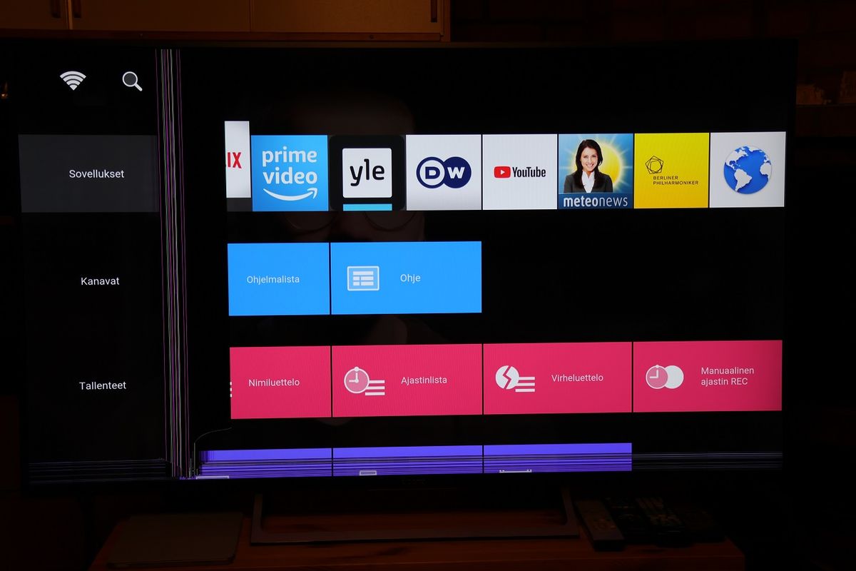 screen with black bar.JPG