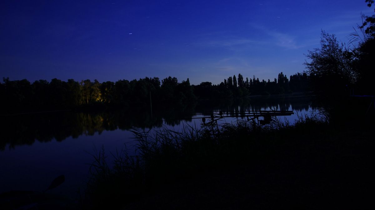 Frankreich 4:00 Uhr Morgens unter Vollmond